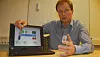 – IIF er et lag som henter sanntidsdata fra de ulike installasjonene – informasjon du trenger til ulike oppgaver, som optimalisering av produksjonen, overvåking av pumper eller trykk og temperatur i en brønn, forklarer industriarkitekt Øystein Haaland ved IBM CoE.SAMLER: IBM CoE og industriarkitekt Øystein Haaland i Stavanger har laget neste generasjon integrerte operasjoner, som kan gi en fullstendig omlegging av oljeindustrien. Foto: Espen Zachariassen