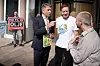 Olje- og energiminister Terje Aasland møtte Greenpeace-leder Frode Pleym og Gytis Blazevicius i Natur og ungdom utenfor departementet i juni i fjor, etter å ha godkjent 19 nye oljeprosjekter. Dagen etter ble det kjent at de gikk til nytt klimasøksmål – som de siden vant. Nå har saken valgt å anke.