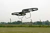 Her er den andre fullskalaprototypen av Hoverbike på en av sine første testflygninger.