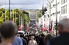 Sørgende nordmenn har strømmet til Slottet de siste dagene for å vise sin respekt til den avdøde kongen. På selve gravferdsdagen ventes det gjester fra fjær og nær i det som kan bli norgeshistoriens største politioperasjon.