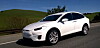 Slik ser en delvis kamuflert Tesla Model X ut i fri dressur på veien i California.