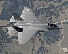 Her er en F-35C som ikke har innebygd maskinkanon og derfor ikke har den samme 'bulken' over venstre luftinntak som F-35A