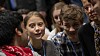 Greta Thunberg sammen med andre unge klimaaktivister på konferansesenteret i Madrid.