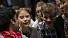 Greta Thunberg sammen med andre unge klimaaktivister på konferansesenteret i Madrid.