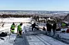 SPORLEGGING: Alt gjøres klart til kveldens offisielle prøvehopping. Testhopperne tirsdag kveld var fornøyde med det nye nasjonalanlegget.