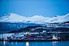 LKABs utskipingsanlegg for malm. Rett bak åsen ligger flyplasstomta. FOTO:Håkon Jacobsen