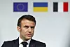 Frankrikes president Emmanuel Macron antyder at det kan bli aktuelt å sende Nato-styrker til Ukraina, men forslaget skytes ned av Nato, USA og andre Nato-land. Foto: Gonzalo Fuentes/Pool via AP