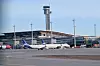 Avinor har både aktive systemer og kamera for å oppdage ulovlig droneflygninger. Oslo Lufthavn Gardermoen med flytårnet i bakgrunnen.