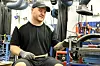 Alle støpejernsdeler må passe perfekt sammen for at produksjonen i Polen skal gå problemfritt. Thomas Johannesen jobber med å kvalitetssikre formene før de blir satt i masseproduksjon. Foto: Tore Stensvold