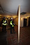 LØSE HIMLLINGSPLATER: I S-blokka må løse himlingsplater støttes opp for ikke å rase ut.