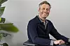 Andreas Thorsheim er positiv til trenden i batteripriser og -salg.