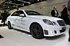 Brabus har spesialisert seg på å bygge om Mercedes-Benz-er. Her en E-klasse som har fått satt inn to elmotorer fra Protean og en trimmet variant av dieselmotoren i en E220 cdi. Den skal takle 120 kilometer kun på strøm.
