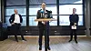 Riksmekler Mats Wilhelm Ruland sier forhandlingene mellom NHO og Lo løsnet først på formiddagen søndag. Her presentere han enigheten sammen med NHO-leder Ole Erik Almlid og LO-leder Peggy Hessen Følsvik på Thon Hotel Opera i Oslo søndag.