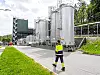 Klima- og miljødepartementet ba i vår Miljødirektoratet om å foreslå endringer i utslippstillatelsen for sprengstoffprodusenten Chemring Nobel som slipper ut mindre enn det de fikk dispensasjon til. Foto: Chemring Nobel