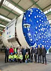 Torsdag besøkte ledelsen for Follobaneprosjektet den ferdige tunnelboremaskinen i Frankfurt. Foto: Jernbaneverket