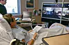 Fra sykesengen: Da Arnold Schwarzenegger var guvernør i California og på sykehus var det via Tandbergs videokonferanseutstyr han holdt kontakten med administrasjonen. Foto: Tandberg
