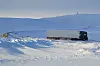 Her et kjøretøy som systemet har registrert som «lastebil lukket» med fisk. Den har passert registreringspunktet (til venstre i bildet) ved Gednje på Båtsfjordfjellet. Foto: Odd Walter Hirsivaara