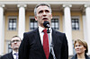 Statsminister Jens Stoltenberg presenterte sine nye statsråder fredag. Grete Faremo overtar for Knut Storberget i Justisdepartementet, mens Espen Barth-Eide overtar hennes oppgaver i Forsvarsdepartementet.