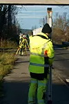 Deteksjon av endringer i høyde krever setningsnivellement over lange avstander til fast fjell. Foto: Scan Survey