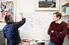 Både Norges forskningsråd og Folkehelseinstituttet er begeistret for forskningen til professor Pål Rongved (til venstre) og siv.ing. i kjemi, dr. Alexander H. Åstrand, som kan få stor betydning for å løse problemene med resistente bakterier. Foto: Eirik Helland Urke