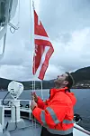 Norsk Fisketransport har overtatt «Namsos» fra Havyard og kaptein Erling Lorentzen heiser rederiflagget i toppmastra