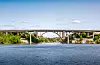 Den nye Skurubron har seks spenn og står på fem Y-formede pilarer. Bildet fra mai 2023, noen uker før den åpnet. Foto: Trafikverket