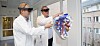 Nye muligheter for kirurgene: Leder for teknologisk forskning ved Intervensjonssenteret på Oslo universitetssykehus, Ole Jakob Elle og gruppeleder ved Intervensjonssenterets gruppe for bildeledet kirurgi og intervensjon, Bjørn Edwin ved Oslo universitetssykehus er begge svært begeistret over de nye mulighetene som åpner seg med briller som kan blande virkeligheten og datagenererte tredimensjonale modeller.