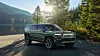 Rivian R1S er en 5 meters SUV med sju seter og batteri på inntil 180 kilowattimer.