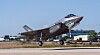 Første testflyging med de nye norske kampflyene F-35 på Lockheed Martins testbane i Fort Worth, Texas i fjor. Under en rutinekontroll er det oppdaget feil i kjølerørene i drivstofftankene på 15 F-35-fly, blant dem to norske, melder Forsvarsdepartementet.