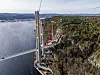 Nye Veier har fått millionbot for arbeidet med den nye Grenlandsbrua. Den bygges ved siden av den eksisterende, og blir nærmest en tvillingversjon av den gamle. Bilde fra mars 2025.