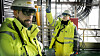 Thorvald Johannesen og Harald Wesenberg i Equinor Software Innovation viser fram Hololens på Johan Sverdrup.