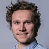– Det sier seg selv at vi ikke vil bygge fremtiden på fossile råstoffer eller fossilavfall forkledd som «lavkarbon», skriver miljørådgiver Erlend Leander Johansen. Foto: Privat