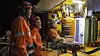 Tommie Blomkvist, Ørjan Selnes og Henrik Kvikne er i full gang med injisering før neste sprengning inne i Sollihøgdatunnelen. Her sammen med prosjektleder May Bente Hiim Sindre og byggeleder for tunnel fra Statens Vegvesen, Trond Øygarden.