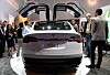 Tesla Model X-konseptet med de karakteristiske falkevingedørene på utstilling på CES i Las Vegas tidligere i år.