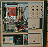 ET SYN FOR GUDER:Så er det inn med diskene. For en super PC trenger minst to. Vi har valgt to Western Digital 320 GB disker og har satt dem opp i RAID 0. Det vil si at begge diskene kommer opp son en 640 GB disk som deler på å lese og skrive filene. Hver skriver sin del av filen som teoretisk skulle gi dobbelt ytelse men i praksis noe midt i mellom.DVD-brenneren er det ikke mye å si om annet enn at vi valgte en med SATA-tilkobling og de er det ikke mange av ennå. Disketter har vi fått nok av her i livet så dette blir en diskettløs maskin. 3 ½-åpningen derimot kommer godt med til en innebygget minnekortleser. Så er det bare å smkke på lokket og PC-en er klar til å motta operativsystemet. Det må jo bli Vista.