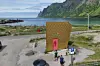 Kø av brukere ved dagens toalettbygning, også kjent som Gulldassen. Foto: Øyvind Ellingsen/Statens vegvesen