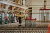 Norges kobberproduksjon er et biprodukt av Glencores nikkelproduksjon. Bildet er fra nikkelelektrolysen og viser plater med ren nikkel som heises opp fra tankene.