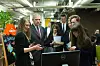 Hertugen av York, prins Andrew, besøkte Kahoot i London tirsdag 03.12.2014. Her er han sammen med blant andre Tavi Hirst (t.v.) og Stephany Coleman (t.h.) fra selskapet.