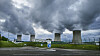 Frankrikes president sier at landet skal stenge 14 av 58 aktive atomreaktorer innen 2035. Illustrasjonsbilde av Cattenom kjernekraftverk produserer elektrisk kraft ved Thionville i Frankrike. Det ble bygget i perioden fra 1979 til 1986 Cattenom kjernekraftverk er et kjernekraftverk som produserer elektrisk kraft ved Thionville i Frankrike. Det ble bygget i perioden fra 1979 til 1986. Installert maksimal effekt er 5 448 MW, og årsproduksjonen i 2006 var på om lag 34,1 TWh elektrisk kraft. Anlegget er det sjette største i verden målt etter installert produksjonskapasitet. Kjernekraftverket har i alt fire reaktorer. Atomkraftverket ligger i Frankrike på grensen mot Luxenburgh og Tyskland.