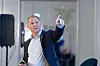 Pilene peker oppover for Lars Christian Bacher, administrerende direktør i Morrow batteries. Første milliardkorntarkt er inngått med en norsk kunde, Nordic Batteries. Foto: Eirik Helland Urke