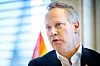 Samferdselsminister Jon-Ivar Nygård vil ikke kvitte seg med de kinesiske bussene.