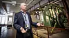 Museumsdirektør Frode Meinich vil bidra til energidebatt basert på fakta. Her står han ved dampmaskinen, som hans kollega kaller en ulikhetsmaskin. Foto: Thomas Bjørnflaten