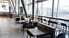 Strømuttak er gjennomgående tilgjengelig ved de fleste sitteplasser i terminal 3. Foto: Eirik Helland Urke