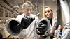Professor Odne Burheim og stipendiat Silje Nornes Bryntesen i NTNUs batterilaboratorie på Gløshaugen september 2021.