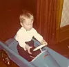 – Dette var min første bil, sier Tom Einar Jensen, som nå kjører Audi e-Tron. Foto: Privat