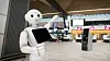Roboten «Mari» skal hjelpe de reisende på Flesland den nærmeste tiden. Foto: Eirik Helland Urke