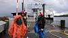 Kjemikaliedykkere fra Bergen Brannvesen gikk om bord fergen fredag. Mandag formiddag er det fremdeles ansett som helsefarlig å gå om bord. Foto: Bergen Brannvesen