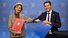 Sveriges ambassadør til Norge, Cecilia Björner, og samferdselsminister Knut Arild Hareide signerte avviklingsavtalen for bomstasjonene ved Svinesund fredag 19. februar.