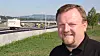 Prosjektdirektør Øivind Moshagen i Nye Veier foran det nye toplanskrysset på Åker. Foto: Bjørn Olav Amundsen