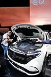 Elektrisk, men ikke mindre: Mercedes-Benz EQC. Foto: Marius Valle